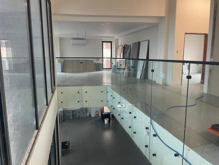 نرده شیشه ای-فیکس پوینت