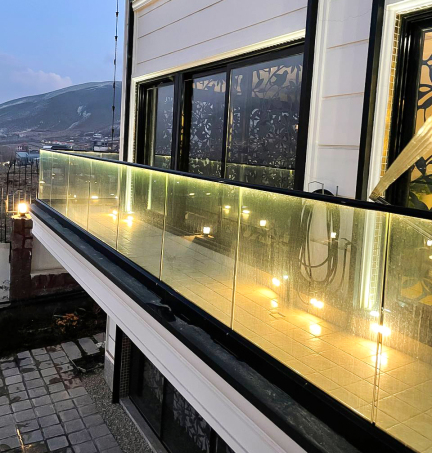 دستک‌های شیشه ای